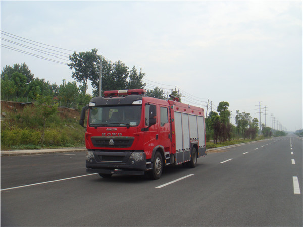 豪沃泡沫消防车