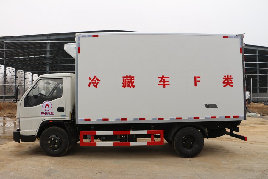 江铃冷藏车(厢长4.2米)