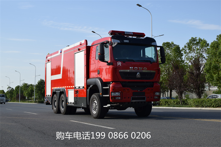 重汽豪沃18吨水罐泡沫消防车