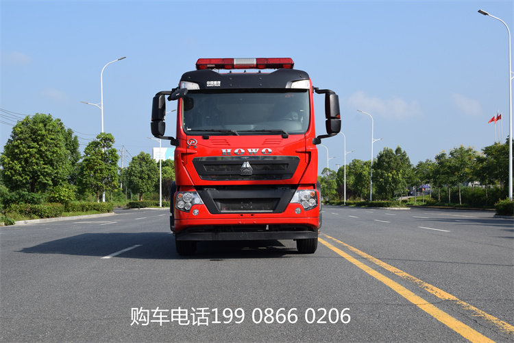 8吨重汽水罐消防车