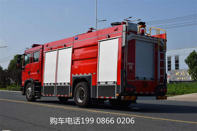 8吨重汽水罐消防车