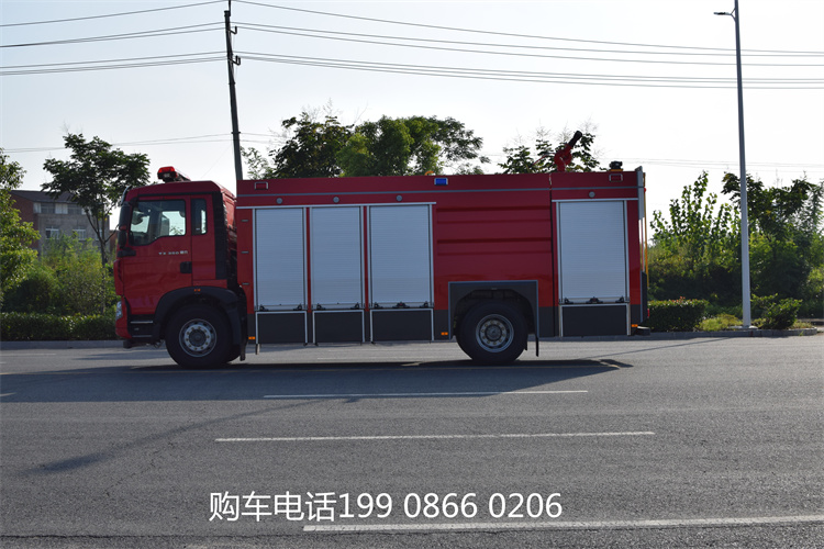 8吨水罐消防车