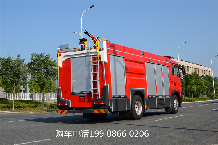 8吨水罐消防车