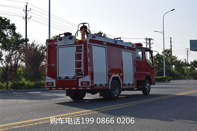 3吨福田奥铃四驱泡沫消防车