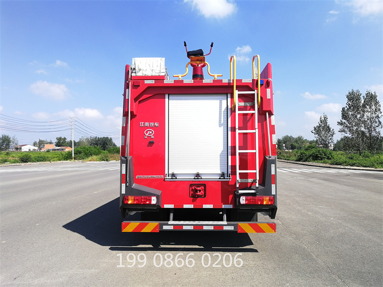 重汽豪沃小T5G泡沫消防车