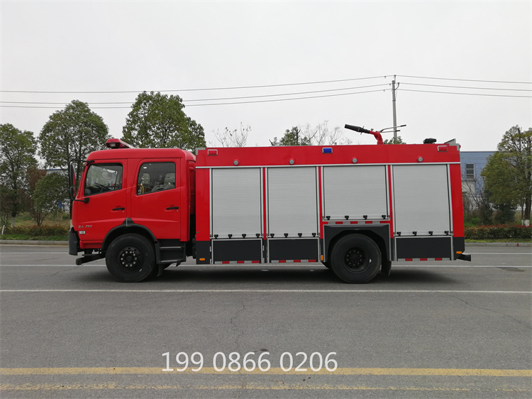 7吨东风天锦泡沫消防车