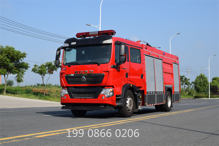 7吨泡沫干粉联用消防车
