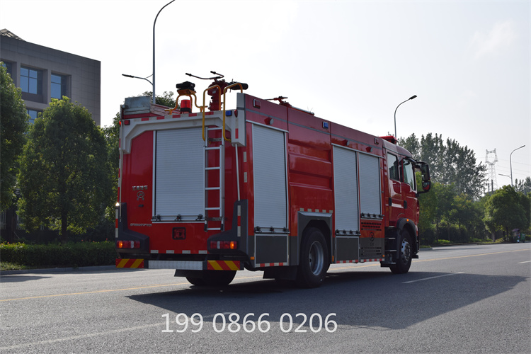 7吨泡沫干粉联用消防车