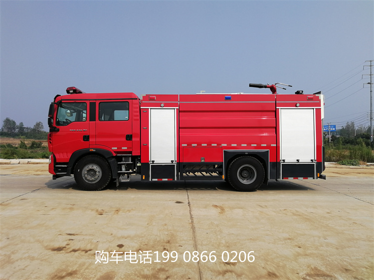 8吨重汽豪沃水罐消防车
