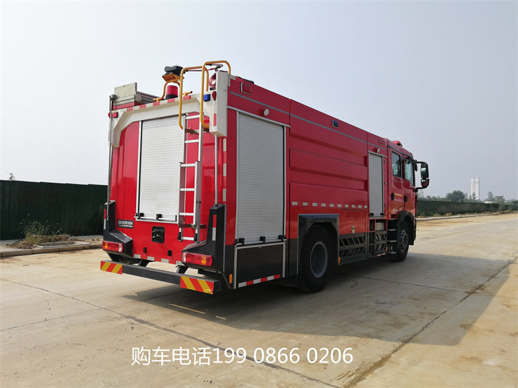 8吨重汽豪沃水罐消防车