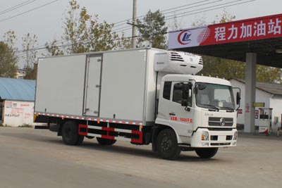 东风天锦9.3吨冷藏车(厢长7.4米)