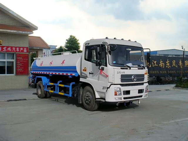 东风绿化喷洒车