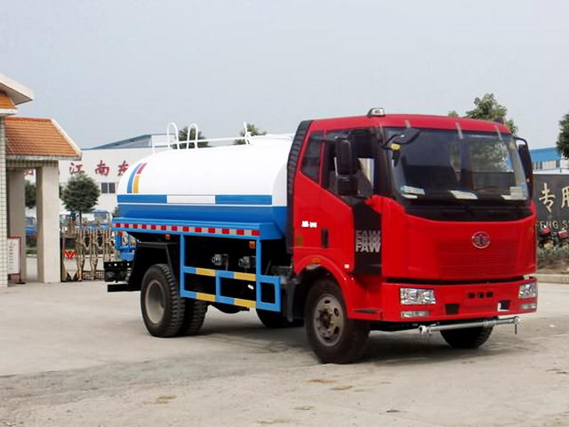 绿化喷洒车