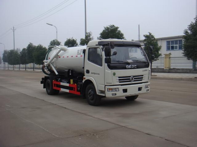 东风多利卡吸污车