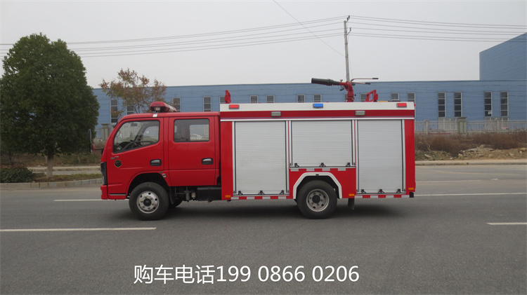 福田2噸水罐泡沫(mo)消防車