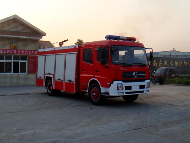 天锦泡沫消防车（6吨）
