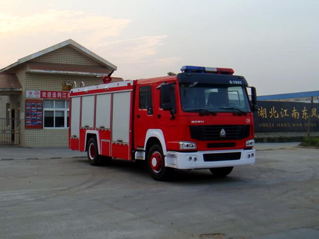 豪沃水罐消防车（8吨）